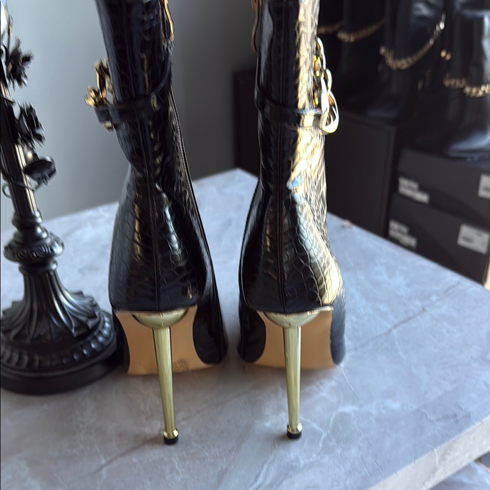 Fashion Nova Black Croc Heeled Boots with Gold Accent NWT - Picture 2 of 4
